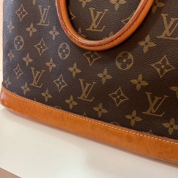 AUTH. Louis Vuitton Alma Monogram Bag!! - Picture 4 of 11